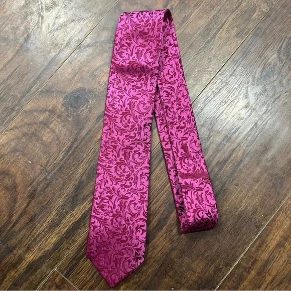 Robert Lewis 100% Silk Handmade Damask Magenta Pink Tie - Picture 2 of 5